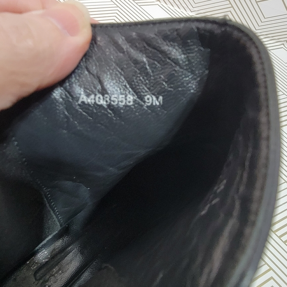 Stuart Weitzman MANLOW Black Leather Ankle Bootie Salon Boots Women's Size 9M. - Picture 8 of 10